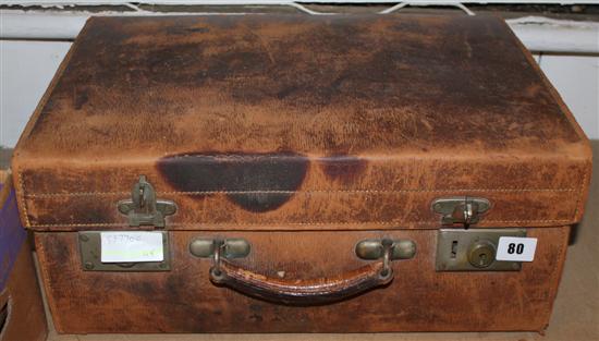 Leather travelling case & contents